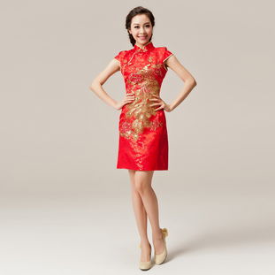 红色刺绣金凤凰传统新娘旗袍