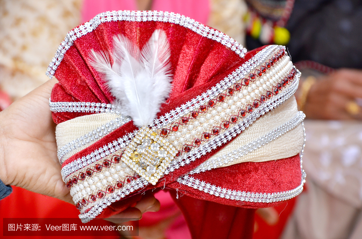 在传统的印度婚礼上为新郎准备的Sehra